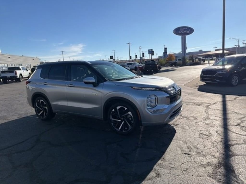Used 2023 Mitsubishi Outlander Plug-In Hybrid 40th Anniversary SUV