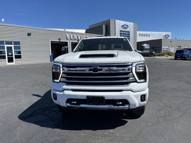2024 Chevrolet Silverado 2500HD High Country photo 3