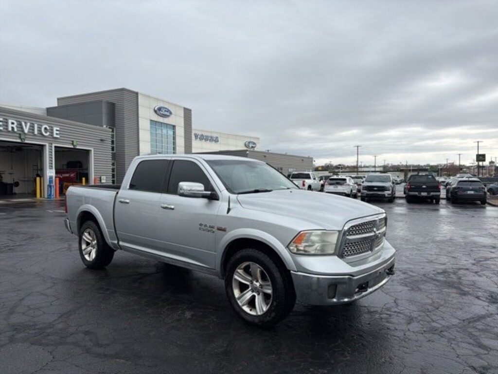 Used 2014 Ram 1500 SLT 5.7L V8 HEMI MDS VVT Truck Crew Cab