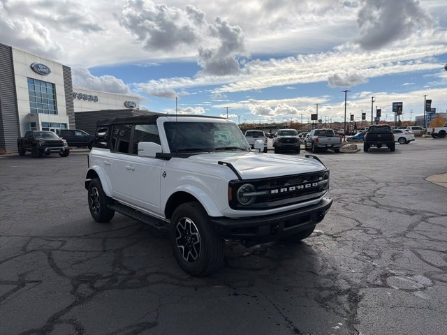 2021 Ford Bronco Outer Banks photo 2