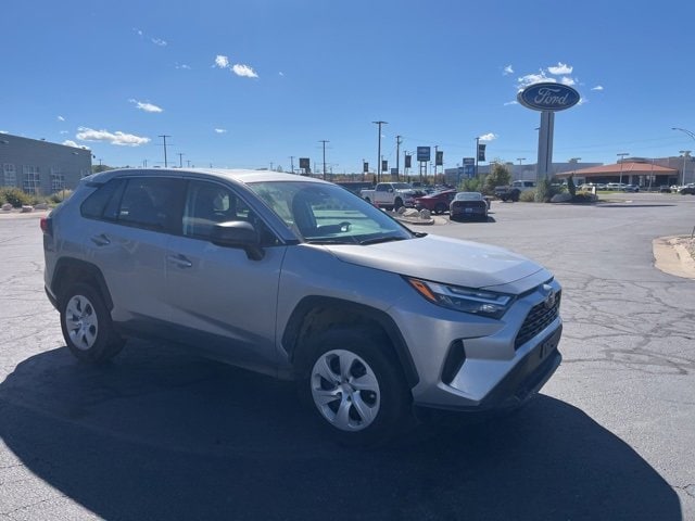 2024 Toyota RAV4 LE photo 3