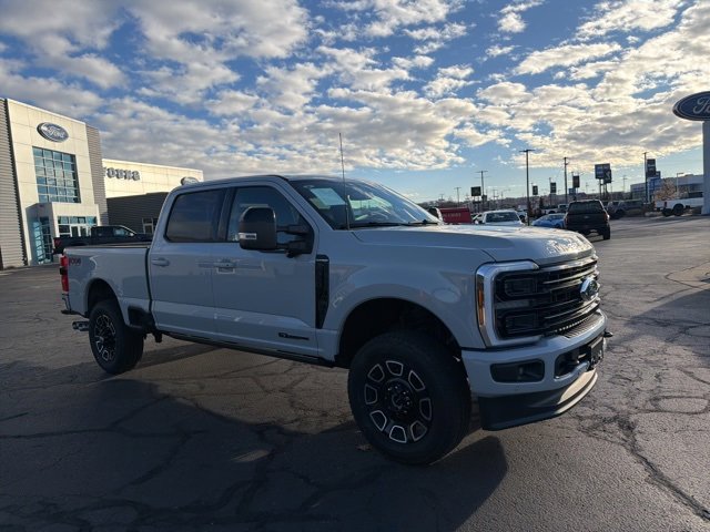 2025 Ford F-350 Platinum photo 2