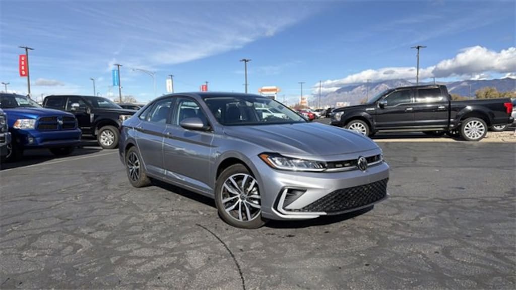Used 2025 Volkswagen Jetta 1.5T SE Sedan