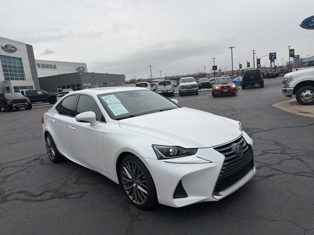 2018 Lexus IS 300 photo 3