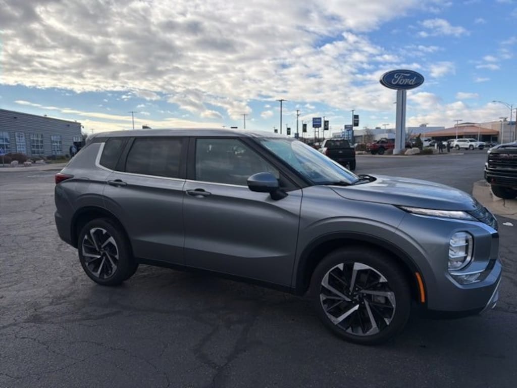 Used 2024 Mitsubishi Outlander SE SUV