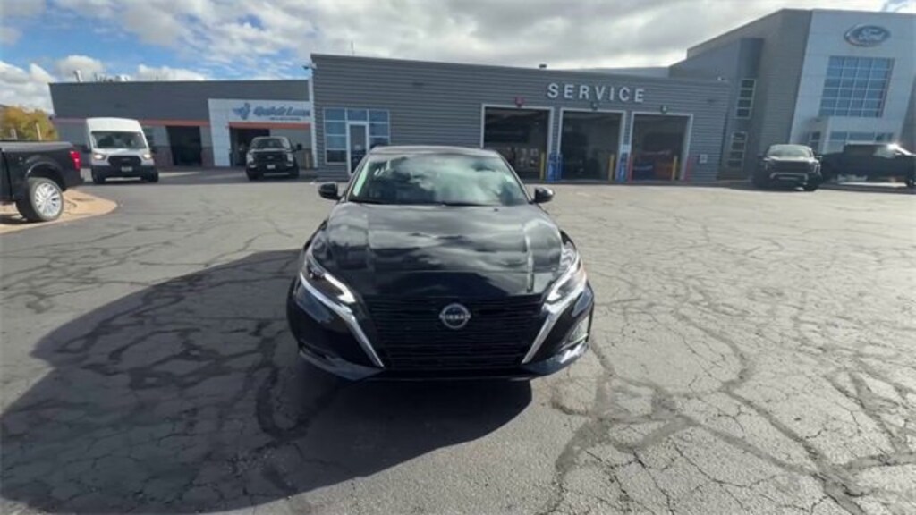 Used 2025 Nissan Altima SV Sedan