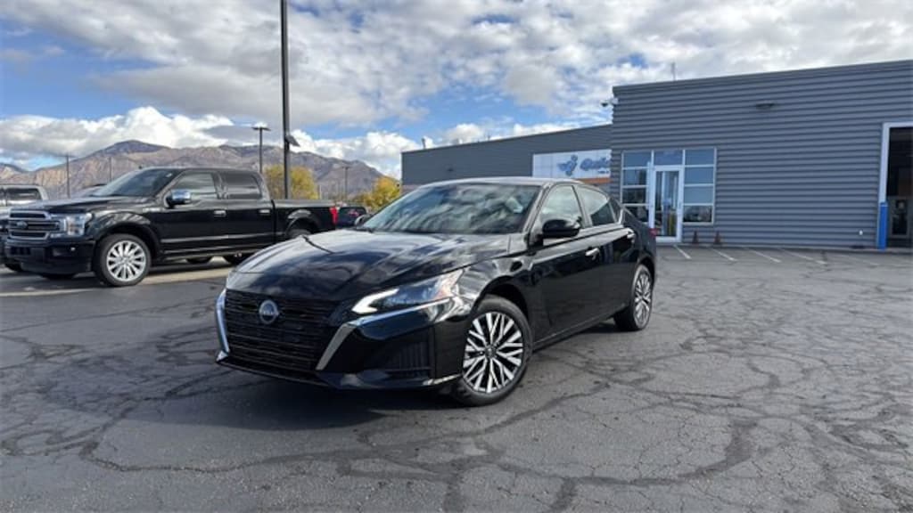 Used 2025 Nissan Altima SV Sedan