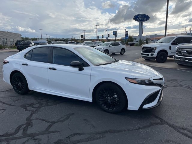 2022 Toyota Camry Hybrid SE photo 4