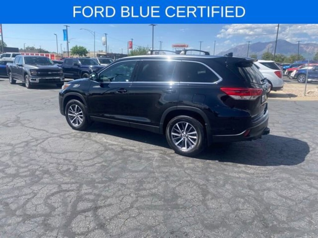 Used 2019 Toyota Highlander SE V6 SUV