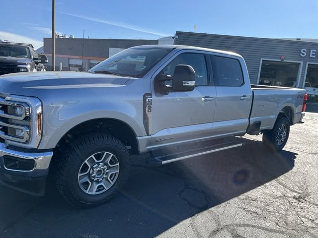 2024 Ford F-350 Lariat photo 2