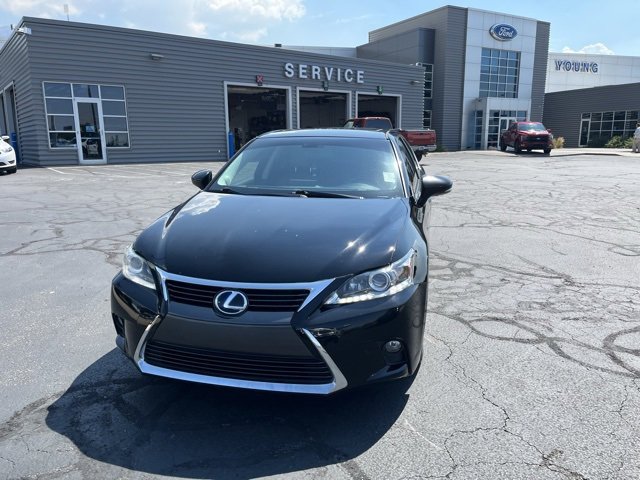 2016 Lexus CT 200h photo 2