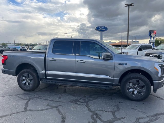 2024 Ford F-150 Lightning Lariat photo 2