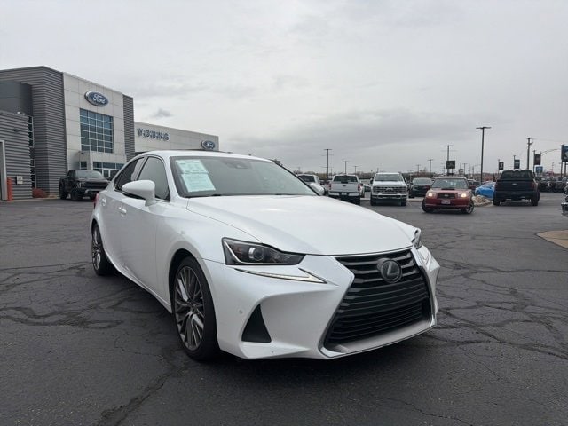2018 Lexus IS 300 photo 2