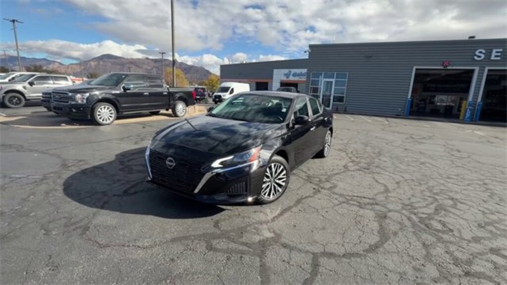 Used 2025 Nissan Altima SV Sedan