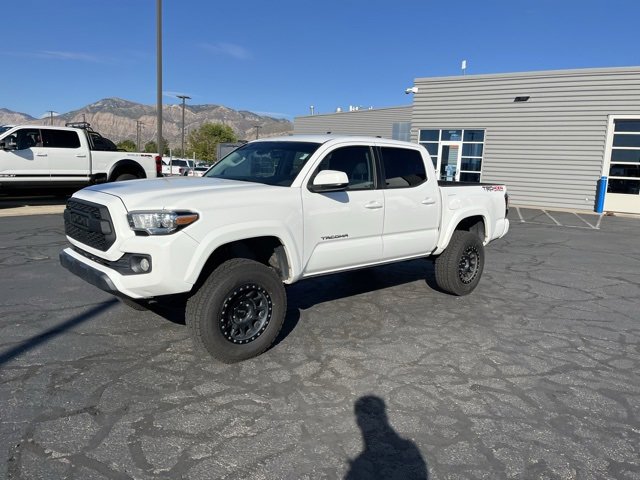 2018 Toyota Tacoma SR5 V6 photo 2