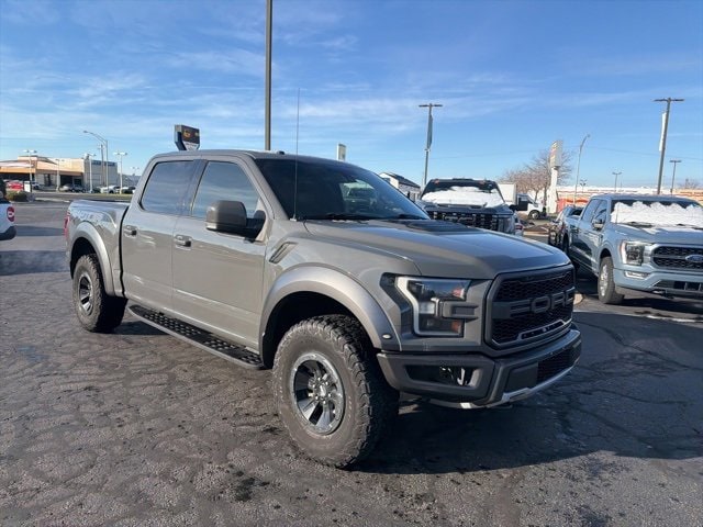 2018 Ford F-150 Raptor photo 2