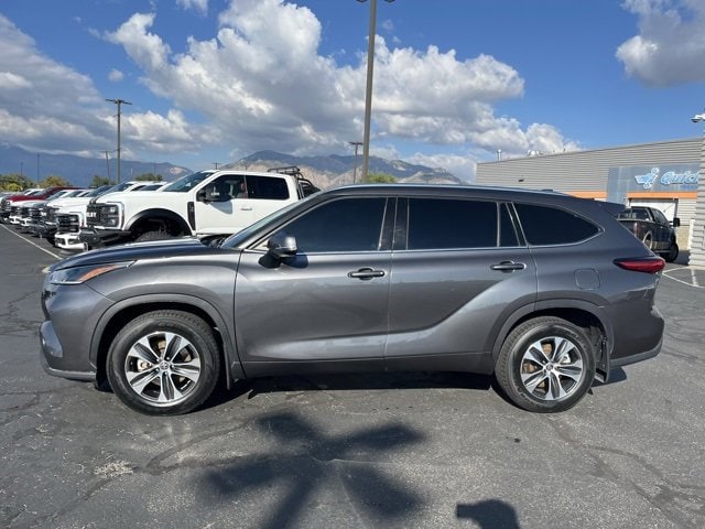 2021 Toyota Highlander XLE photo 4