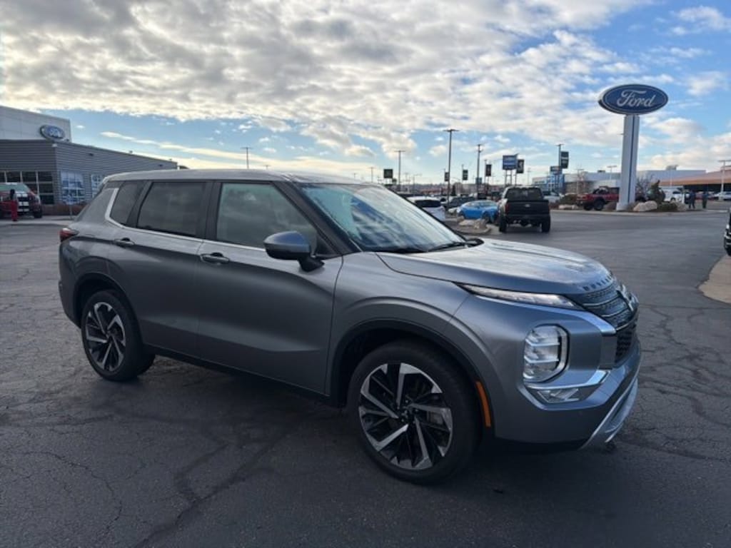 Used 2024 Mitsubishi Outlander SE SUV