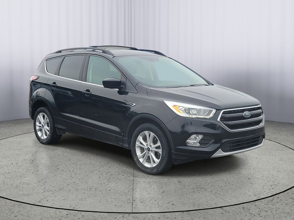 Used 2017 Ford Escape SE with VIN 1FMCU9G97HUE59164 for sale in Owosso, MI