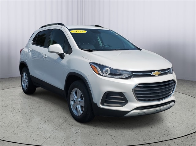 Certified 2022 Chevrolet Trax LT with VIN KL7CJPSM8NB533239 for sale in Owosso, MI