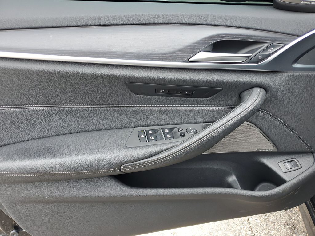 2021 BMW 5 Series 540i - Photo 21