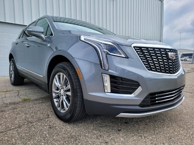 Certified 2022 Cadillac XT5 Premium Luxury with VIN 1GYKNDRS8NZ100463 for sale in Owosso, MI