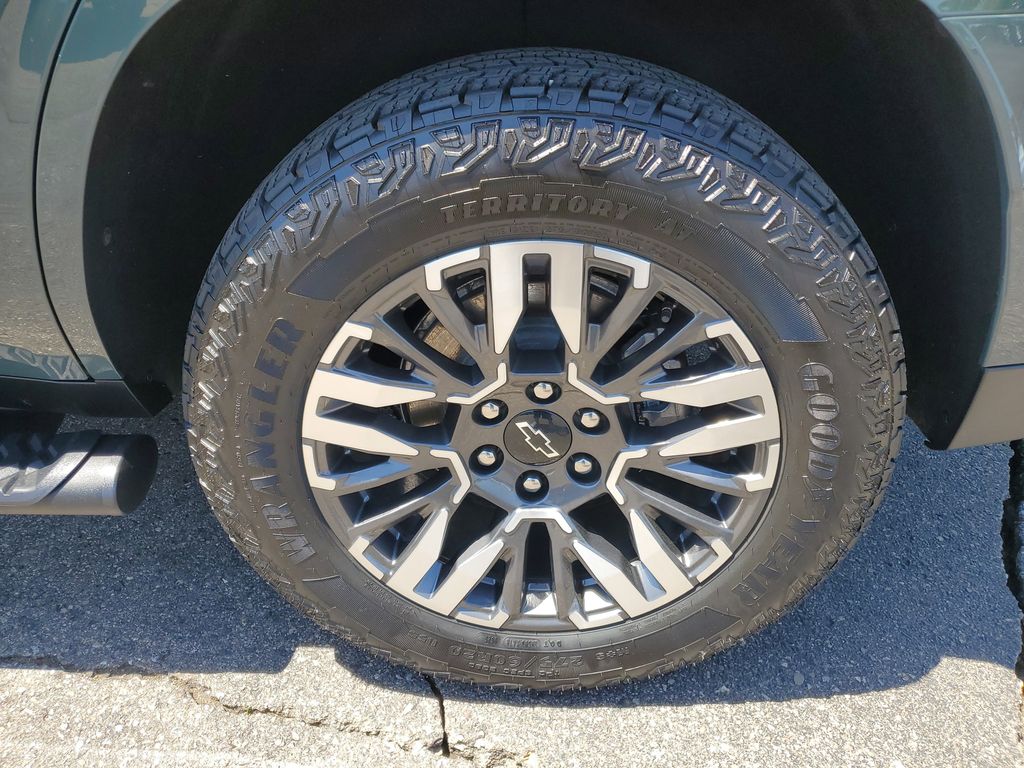 2025 Chevrolet Tahoe Z71 - Photo 35