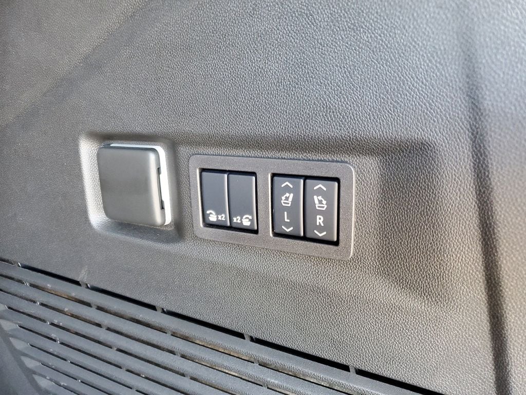 2025 Chevrolet Tahoe Z71 - Photo 33