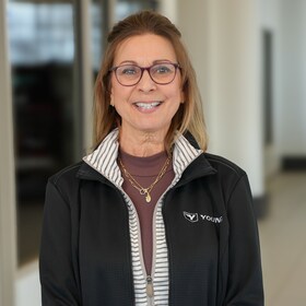 Staff member Lisa Keys from ID_9bfacffde077