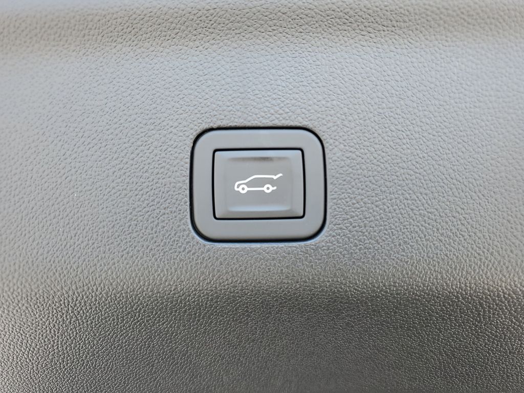 2025 Chevrolet Tahoe Z71 - Photo 34