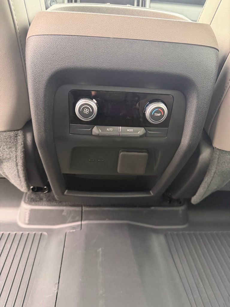 2026 GMC Acadia Elevation - Photo 7