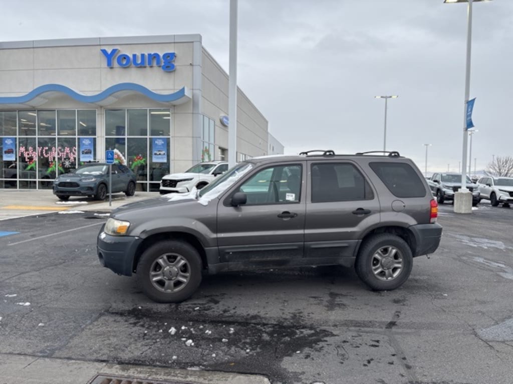 Used 2005 Ford Escape XLS SUV