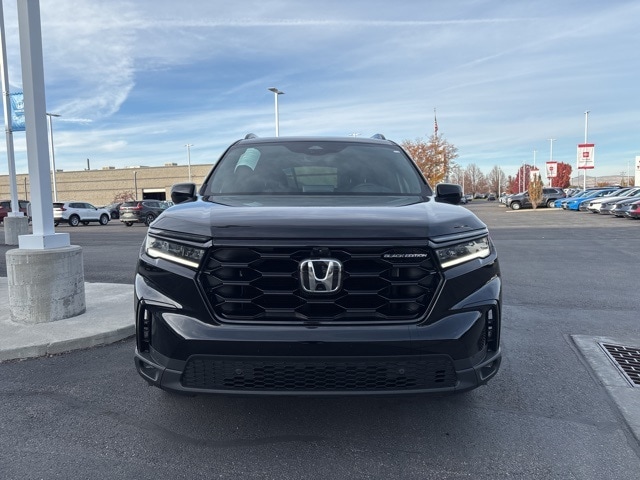 2025 Honda Pilot Black Edition photo 2