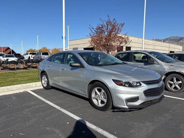 2018 Chevrolet Malibu LS photo 3