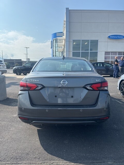 2021 Nissan Versa 1.6 SV photo 3