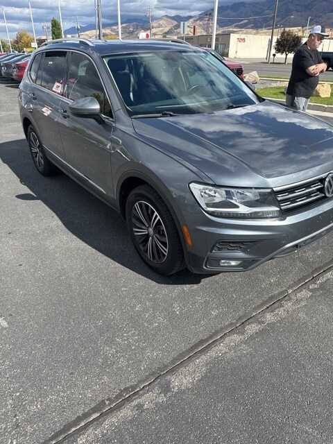 2019 Volkswagen Tiguan SEL photo 3