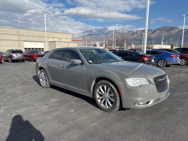 2019 Chrysler 300 Limited photo 3