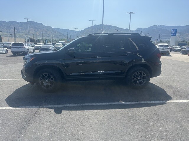 2023 Honda Passport TrailSport photo 2