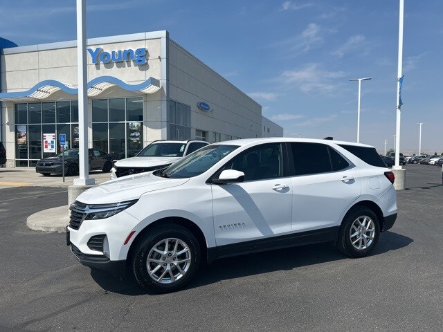 2022 Chevrolet Equinox LT photo 2