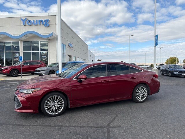 2019 Toyota Avalon Limited photo 2
