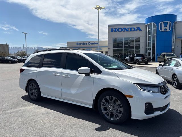 2026 Honda Odyssey Touring's photo