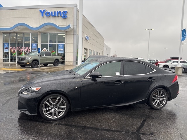 2016 Lexus IS 300's photo