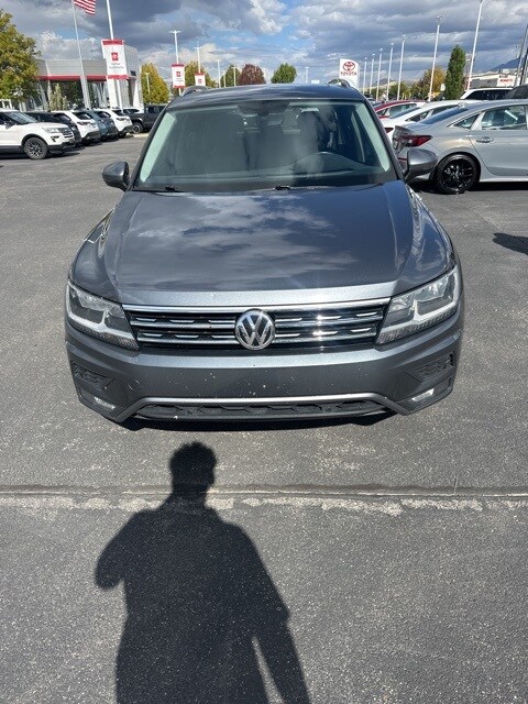 2019 Volkswagen Tiguan SEL photo 2