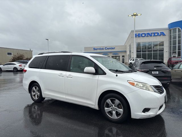 2011 Toyota Sienna LE V6 7-Passenger Access Seat's photo