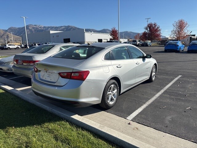 2018 Chevrolet Malibu LS photo 4