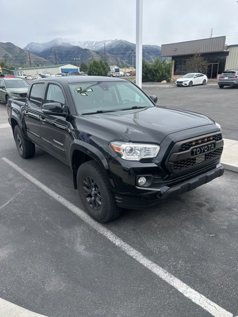 2022 Toyota Tacoma SR5 Double Cab 4WD V6 Auto Short Bed's photo