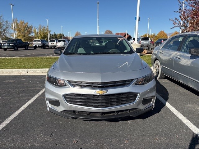 2018 Chevrolet Malibu LS photo 3