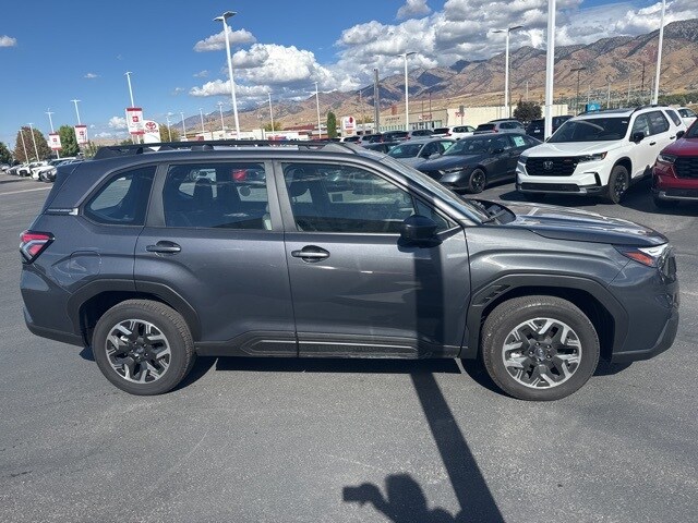 2025 Subaru Forester Base photo 2