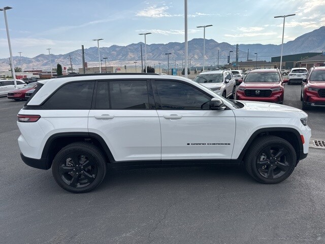 2023 Jeep Grand Cherokee Altitude photo 4