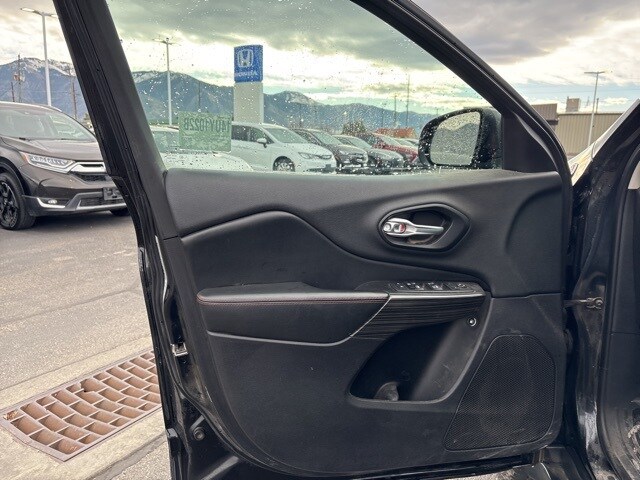 2014 Jeep Cherokee Trailhawk photo 2